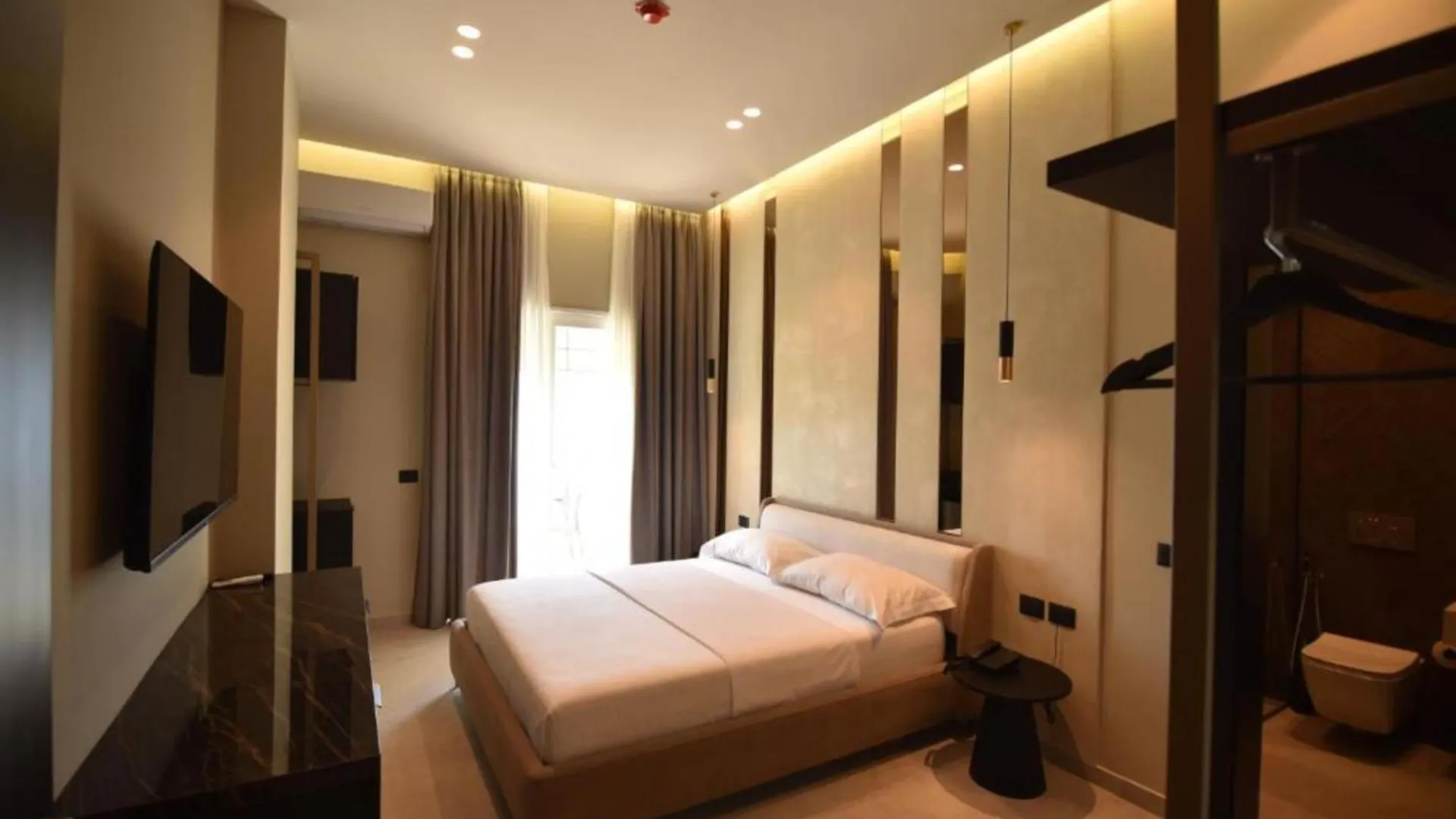 Nuna Hotel & Apartments Vlore 4*,  Albania