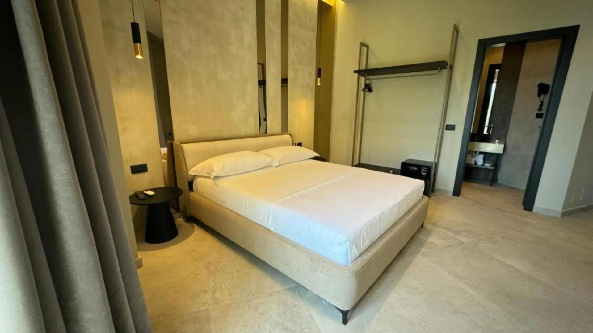 Nuna Hotel & Apartments Radhimë