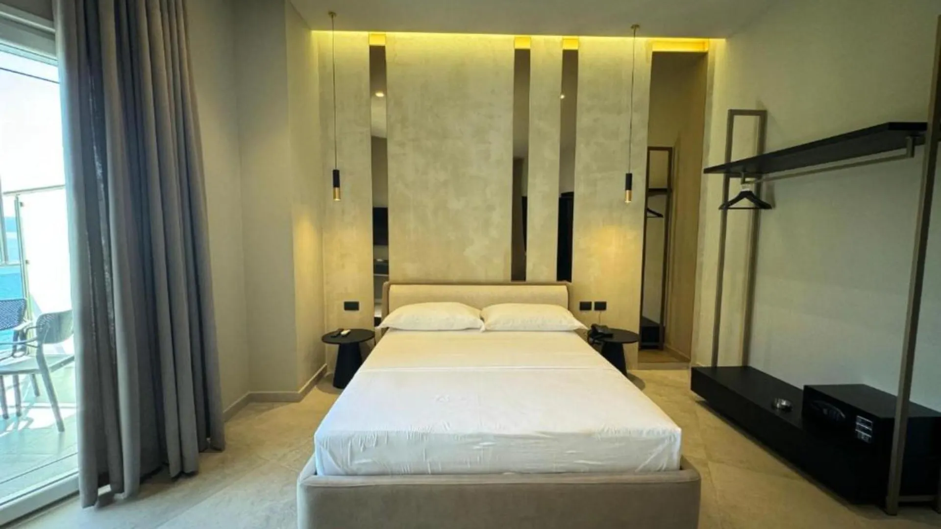 Nuna Hotel & Apartments Radhimë